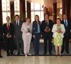 Fotografía de grupo de Doña Letizia con los galardonados